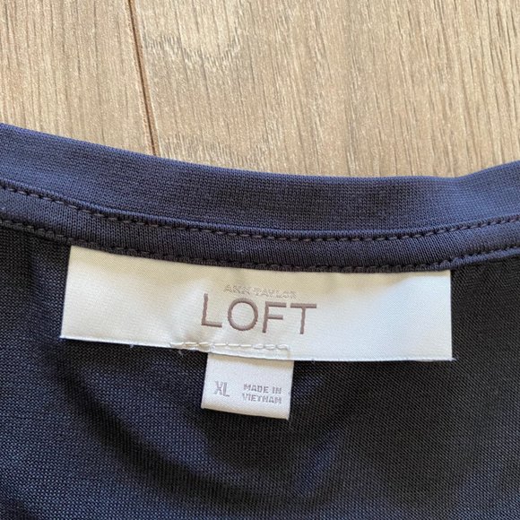 LOFT Charcoal Sleeveless Flowy Blouse - XL - Picture 2 of 8